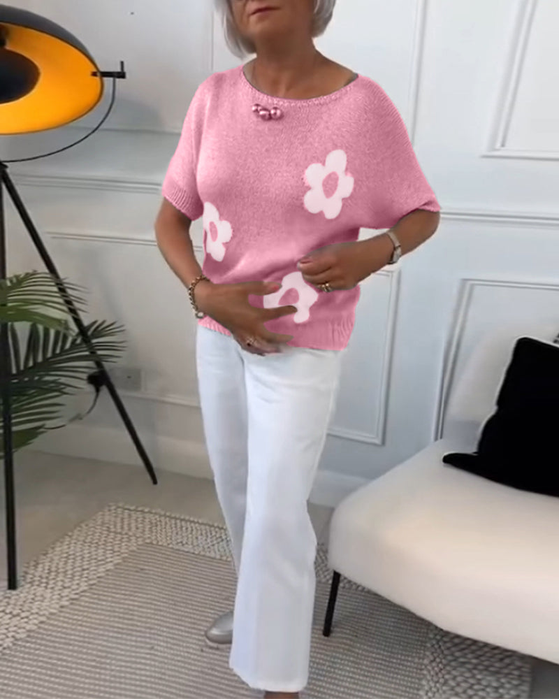 Slim fit sweater with round neck and floral patterns