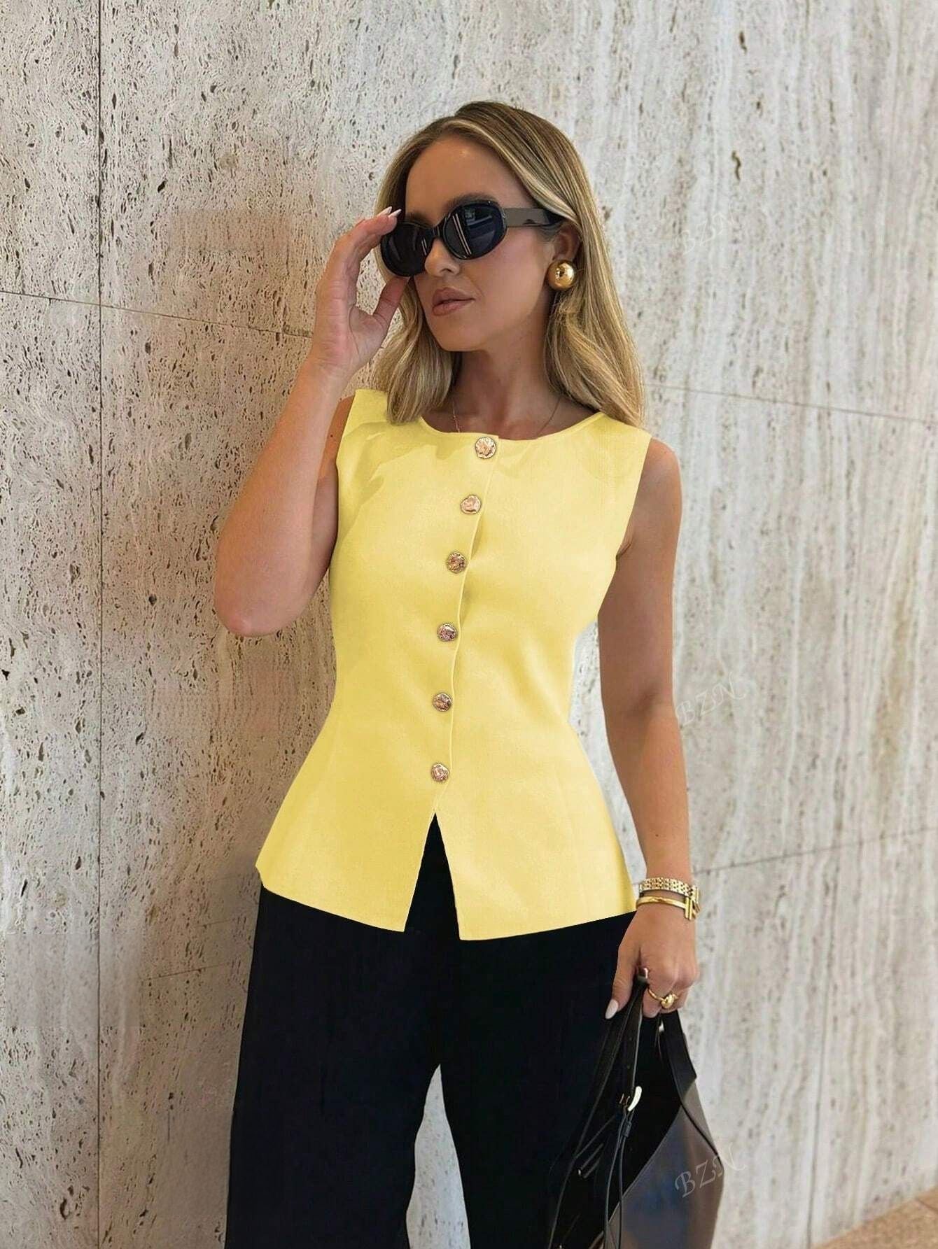 Grier – Sleeveless Button Peplum Top